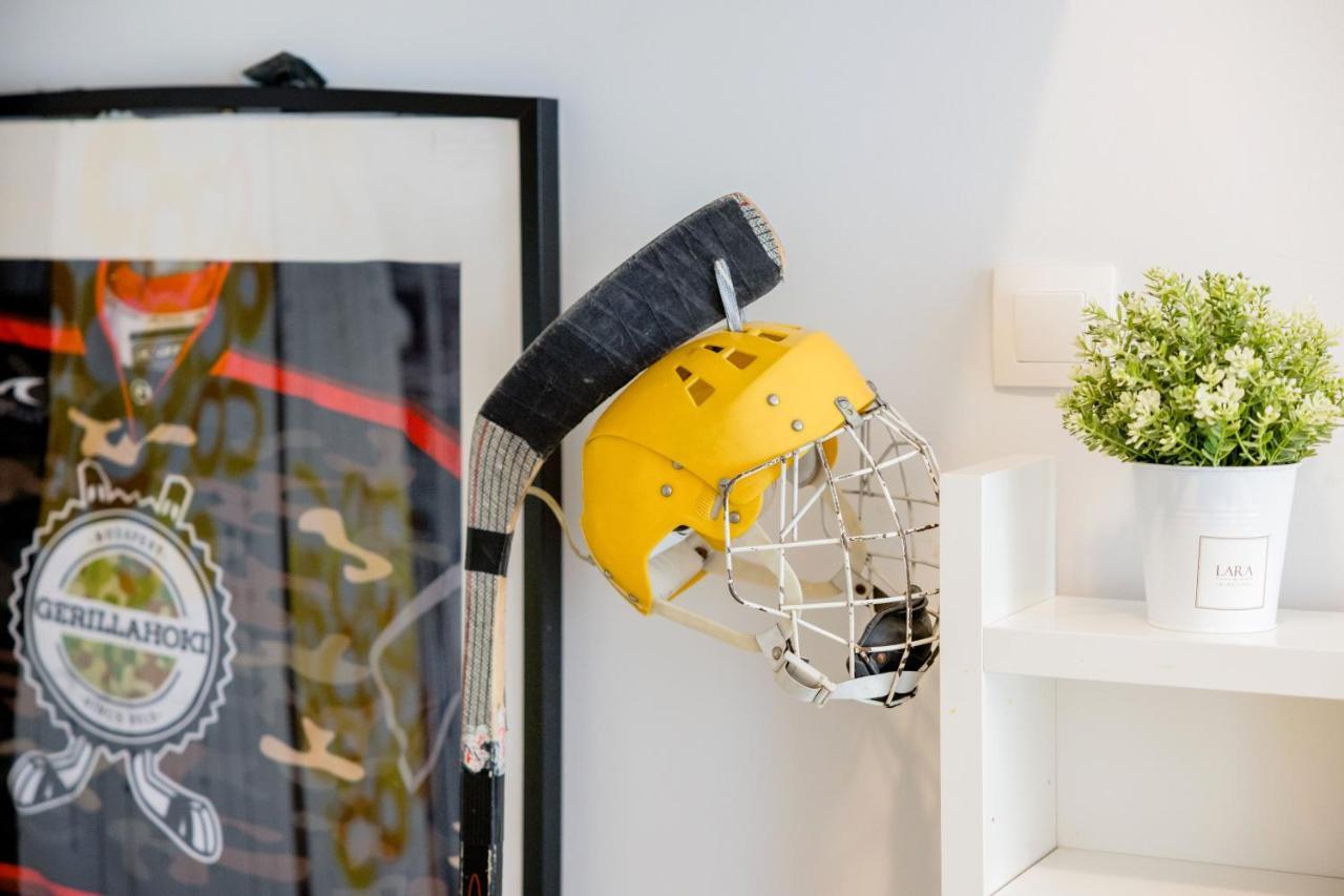 Live Like A Local At The Rustic Hockey Hut Apartment Budapest Ngoại thất bức ảnh