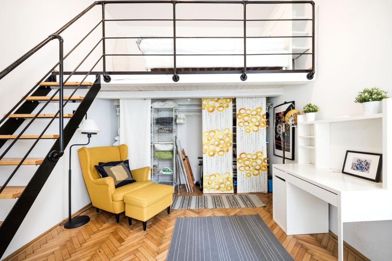 Live Like A Local At The Rustic Hockey Hut Apartment Budapest Ngoại thất bức ảnh